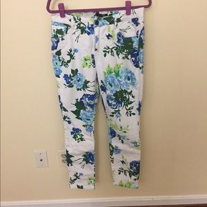 White w Floral Pattern Jeans Sz 10 Like new